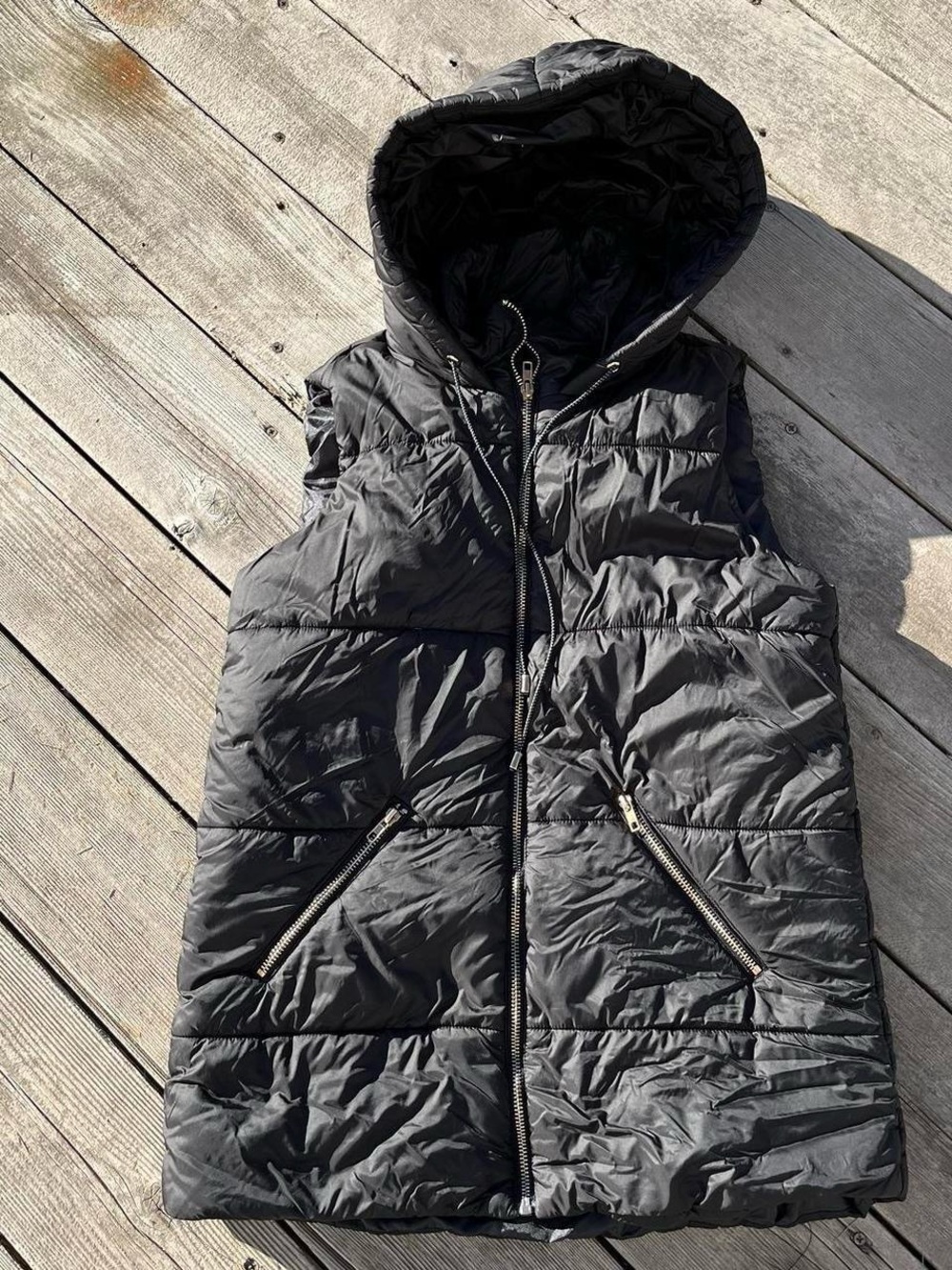 Casting LA black zip up hooded puffer vest